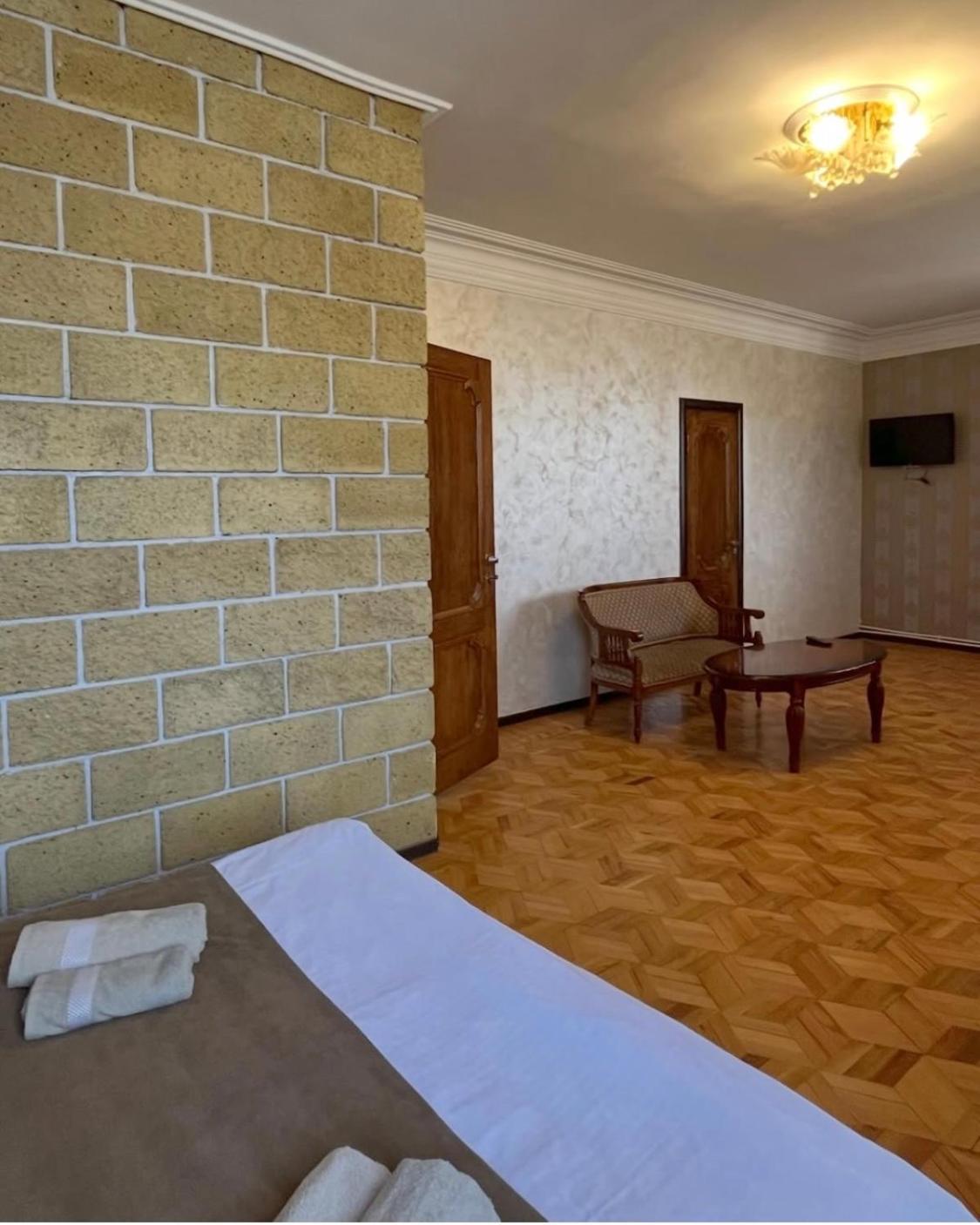 Baron Hotel Vanadzor Extérieur photo