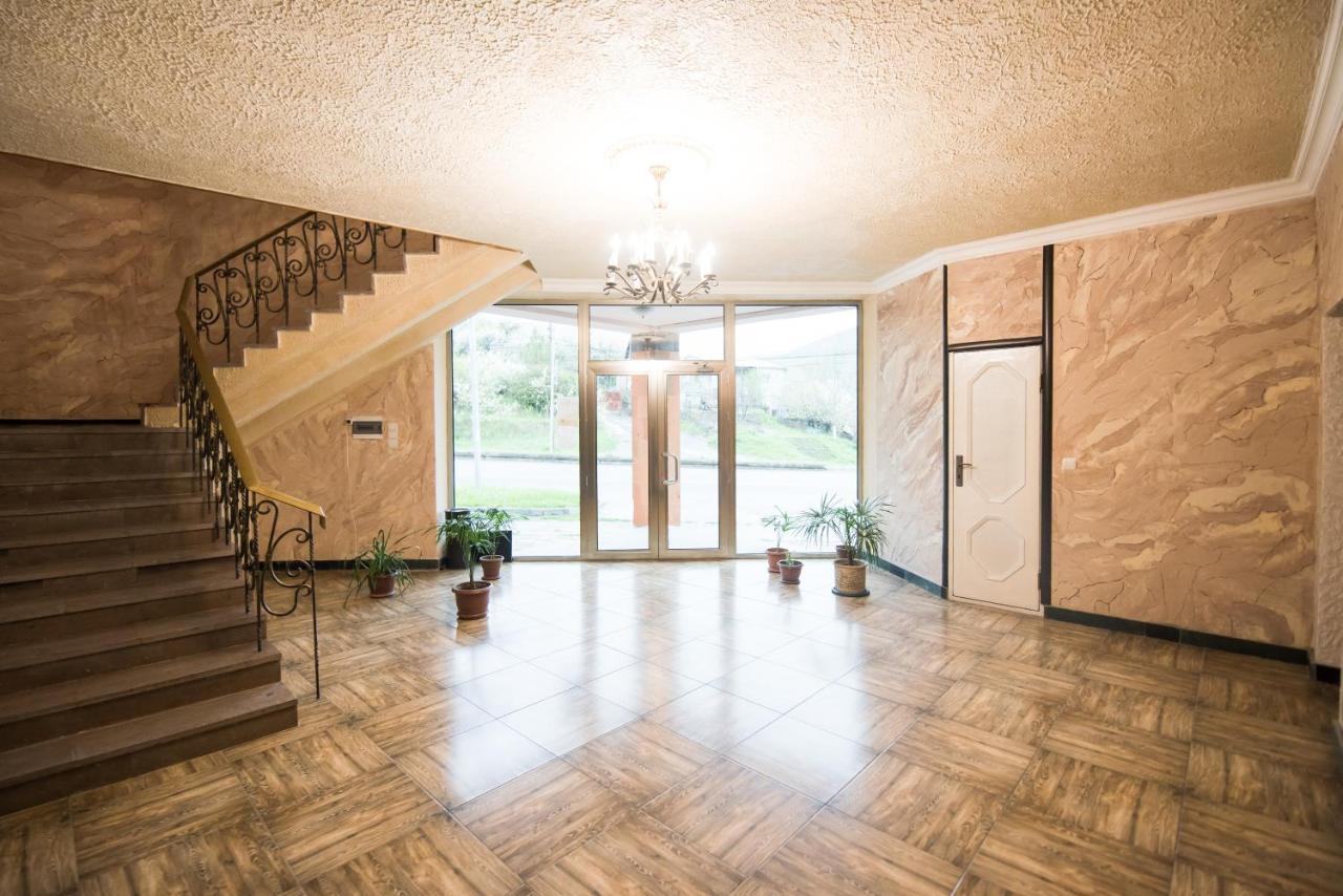 Baron Hotel Vanadzor Extérieur photo