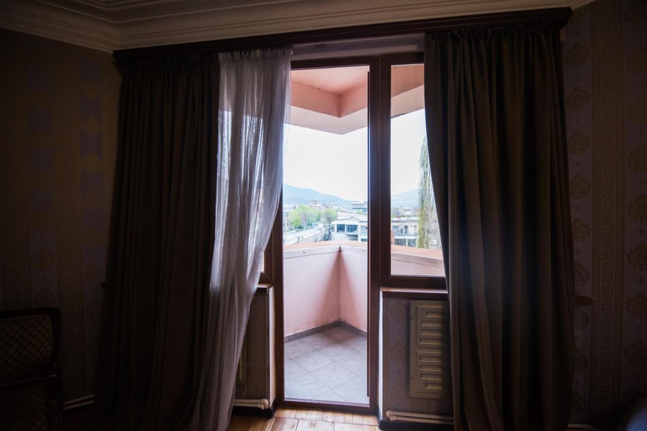 Baron Hotel Vanadzor Extérieur photo